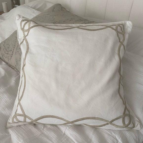 1 white Williams And Sanoma pillow case20 1/2 X21 - Picture 4 of 9